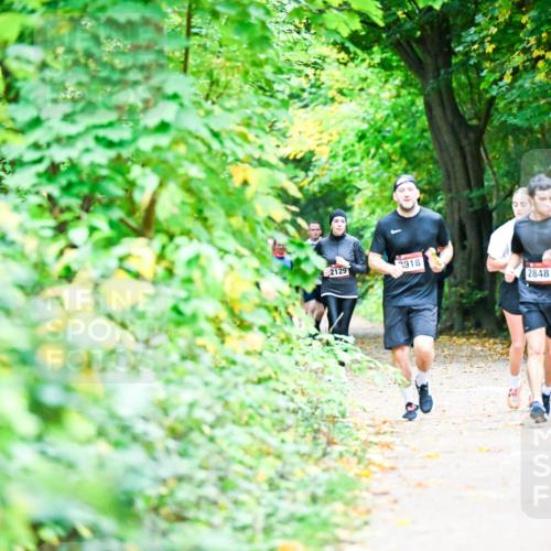 12.10.2025 - Bramfelder Halbmarathon 2025 Dr. Thomas Lammeyer http://msf.ph/oto/9355334 12.10.2025 10:53:29 Laufen 2129, 2918, 2848 meine-sportfotos.de