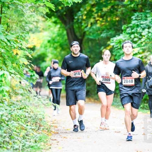 12.10.2025 - Bramfelder Halbmarathon 2025 Dr. Thomas Lammeyer http://msf.ph/oto/9355356 12.10.2025 10:53:32 Laufen 918, 2869, 2848 meine-sportfotos.de