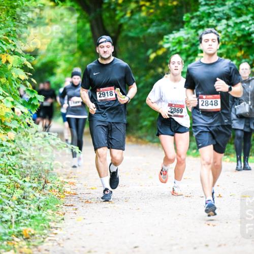 12.10.2025 - Bramfelder Halbmarathon 2025 Dr. Thomas Lammeyer http://msf.ph/oto/9355359 12.10.2025 10:53:33 Laufen 2918, 2869, 2848 meine-sportfotos.de
