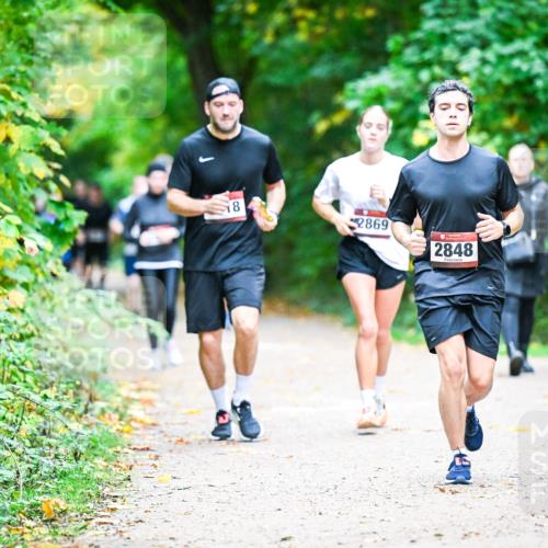 12.10.2025 - Bramfelder Halbmarathon 2025 Dr. Thomas Lammeyer http://msf.ph/oto/9355360 12.10.2025 10:53:33 Laufen 8, 2869, 2848 meine-sportfotos.de