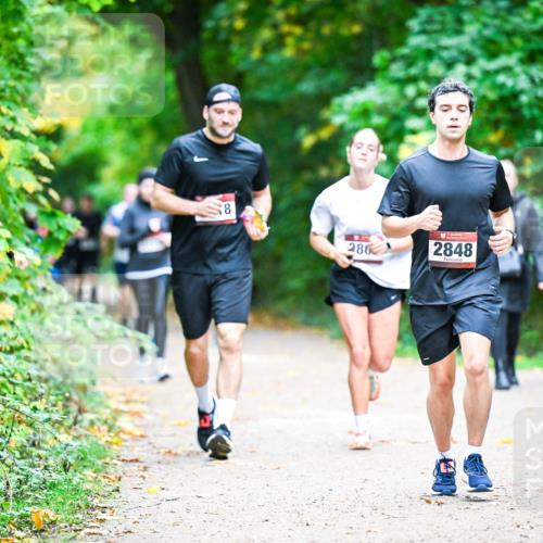 12.10.2025 - Bramfelder Halbmarathon 2025 Dr. Thomas Lammeyer http://msf.ph/oto/9355361 12.10.2025 10:53:33 Laufen 8, 286, 2848 meine-sportfotos.de