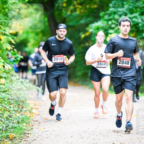 12.10.2025 - Bramfelder Halbmarathon 2025 Dr. Thomas Lammeyer http://msf.ph/oto/9355362 12.10.2025 10:53:33 Laufen 2918, 2869, 2848 meine-sportfotos.de