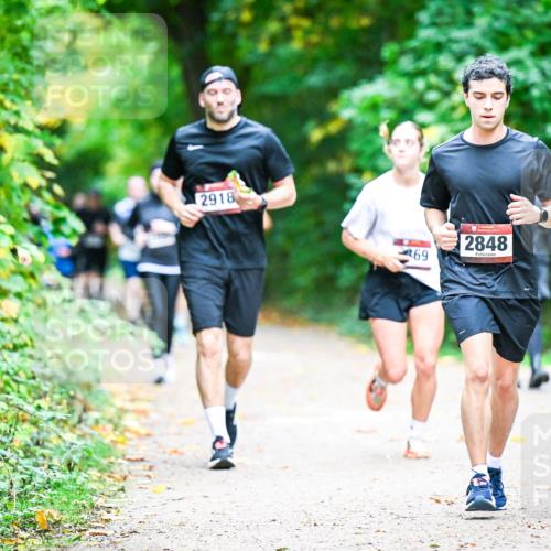 12.10.2025 - Bramfelder Halbmarathon 2025 Dr. Thomas Lammeyer http://msf.ph/oto/9355364 12.10.2025 10:53:33 Laufen 2918, 69, 2848 meine-sportfotos.de