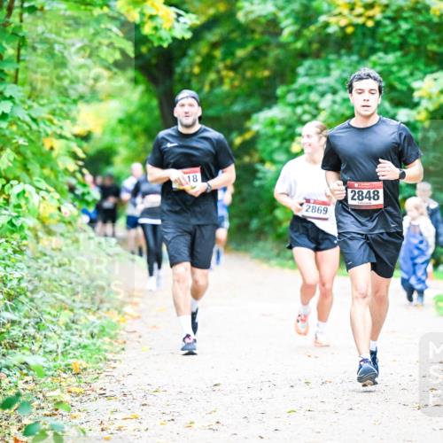 12.10.2025 - Bramfelder Halbmarathon 2025 Dr. Thomas Lammeyer http://msf.ph/oto/9355370 12.10.2025 10:53:34 Laufen 18, 2869, 2848 meine-sportfotos.de