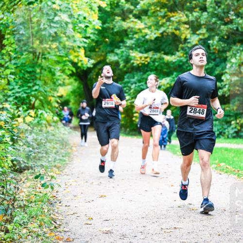 12.10.2025 - Bramfelder Halbmarathon 2025 Dr. Thomas Lammeyer http://msf.ph/oto/9355378 12.10.2025 10:53:36 Laufen 2918, 2869, 2848 meine-sportfotos.de