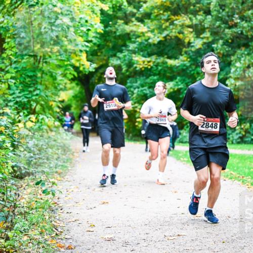 12.10.2025 - Bramfelder Halbmarathon 2025 Dr. Thomas Lammeyer http://msf.ph/oto/9355379 12.10.2025 10:53:36 Laufen 2918, 2869, 2848 meine-sportfotos.de