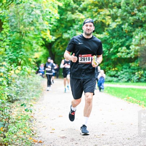12.10.2025 - Bramfelder Halbmarathon 2025 Dr. Thomas Lammeyer http://msf.ph/oto/9355393 12.10.2025 10:53:38 Laufen 2918, 369 meine-sportfotos.de