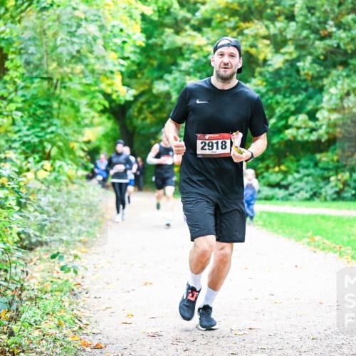 12.10.2025 - Bramfelder Halbmarathon 2025 Dr. Thomas Lammeyer http://msf.ph/oto/9355394 12.10.2025 10:53:38 Laufen 2918, 2869 meine-sportfotos.de