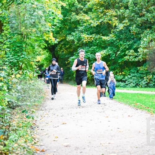 12.10.2025 - Bramfelder Halbmarathon 2025 Dr. Thomas Lammeyer http://msf.ph/oto/9355398 12.10.2025 10:53:40 Laufen 2129, 543, 2988 meine-sportfotos.de