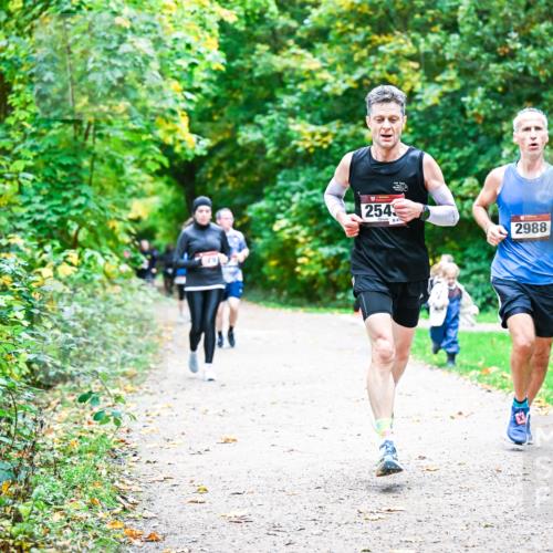12.10.2025 - Bramfelder Halbmarathon 2025 Dr. Thomas Lammeyer http://msf.ph/oto/9355412 12.10.2025 10:53:42 Laufen 2543, 2988 meine-sportfotos.de