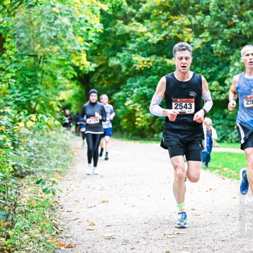 12.10.2025 - Bramfelder Halbmarathon 2025 Dr. Thomas Lammeyer http://msf.ph/oto/9355413 12.10.2025 10:53:42 Laufen 2129, 2543, 47, 2988 meine-sportfotos.de