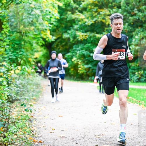 12.10.2025 - Bramfelder Halbmarathon 2025 Dr. Thomas Lammeyer http://msf.ph/oto/9355415 12.10.2025 10:53:42 Laufen 43, 2988 meine-sportfotos.de
