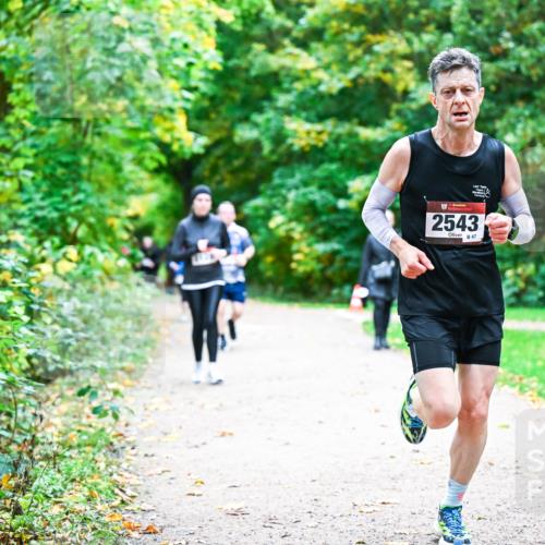 12.10.2025 - Bramfelder Halbmarathon 2025 Dr. Thomas Lammeyer http://msf.ph/oto/9355416 12.10.2025 10:53:42 Laufen 2543, 47, 088 meine-sportfotos.de