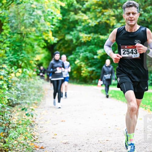 12.10.2025 - Bramfelder Halbmarathon 2025 Dr. Thomas Lammeyer http://msf.ph/oto/9355417 12.10.2025 10:53:42 Laufen 2543, 47, 298 meine-sportfotos.de