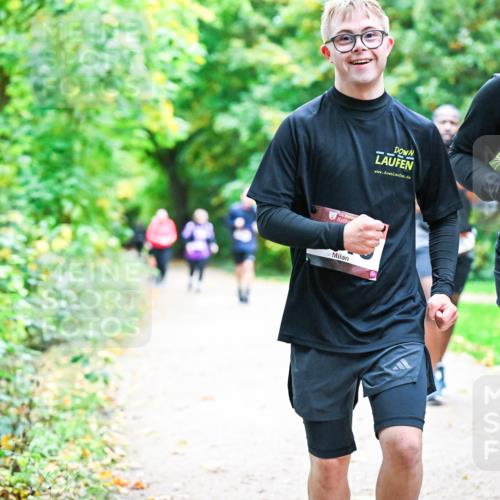 12.10.2025 - Bramfelder Halbmarathon 2025 Dr. Thomas Lammeyer http://msf.ph/oto/9355505 12.10.2025 10:53:57 Laufen 24, 34 meine-sportfotos.de