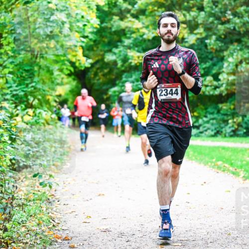 12.10.2025 - Bramfelder Halbmarathon 2025 Dr. Thomas Lammeyer http://msf.ph/oto/9355594 12.10.2025 10:54:14 Laufen 2344 meine-sportfotos.de