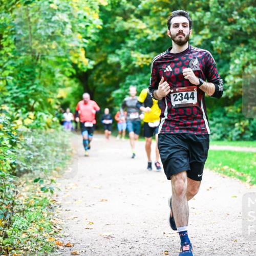12.10.2025 - Bramfelder Halbmarathon 2025 Dr. Thomas Lammeyer http://msf.ph/oto/9355595 12.10.2025 10:54:14 Laufen 2344 meine-sportfotos.de