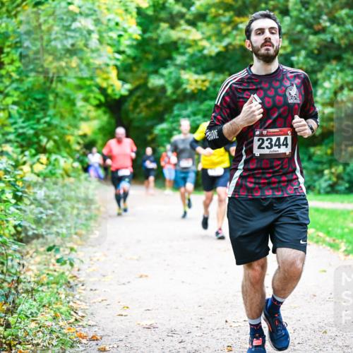 12.10.2025 - Bramfelder Halbmarathon 2025 Dr. Thomas Lammeyer http://msf.ph/oto/9355596 12.10.2025 10:54:14 Laufen 2344 meine-sportfotos.de