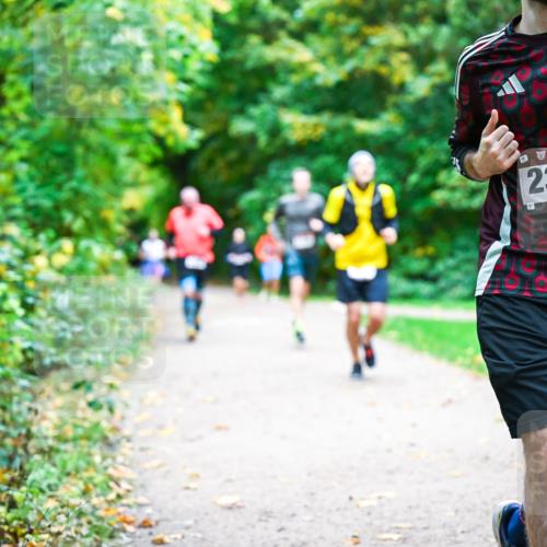 12.10.2025 - Bramfelder Halbmarathon 2025 Dr. Thomas Lammeyer http://msf.ph/oto/9355600 12.10.2025 10:54:15 Laufen 34, 2344 meine-sportfotos.de