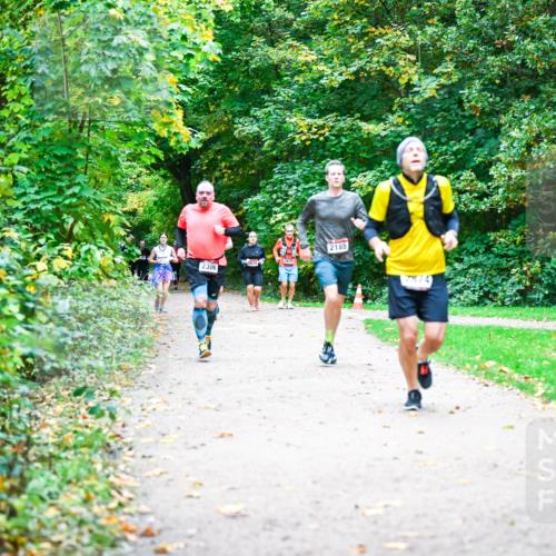 12.10.2025 - Bramfelder Halbmarathon 2025 Dr. Thomas Lammeyer http://msf.ph/oto/9355603 12.10.2025 10:54:15 Laufen 2185, 2675, 2306 meine-sportfotos.de