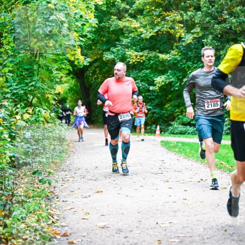 12.10.2025 - Bramfelder Halbmarathon 2025 Dr. Thomas Lammeyer http://msf.ph/oto/9355616 12.10.2025 10:54:17 Laufen 2306, 2075, 2185, 2874 meine-sportfotos.de