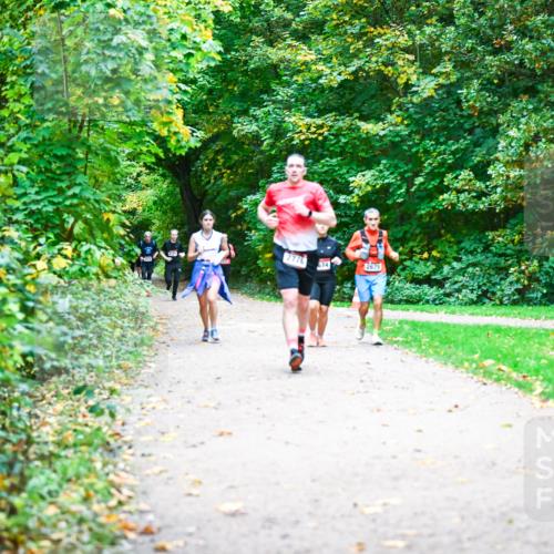 12.10.2025 - Bramfelder Halbmarathon 2025 Dr. Thomas Lammeyer http://msf.ph/oto/9355632 12.10.2025 10:54:20 Laufen 2776, 574, 2675 meine-sportfotos.de