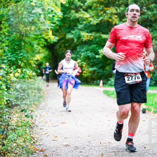 12.10.2025 - Bramfelder Halbmarathon 2025 Dr. Thomas Lammeyer http://msf.ph/oto/9355652 12.10.2025 10:54:23 Laufen 2776 meine-sportfotos.de