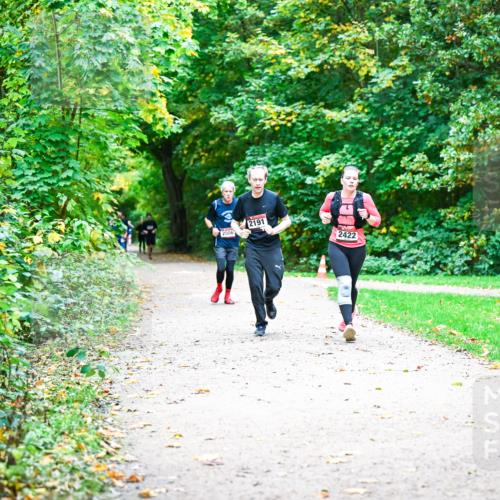 12.10.2025 - Bramfelder Halbmarathon 2025 Dr. Thomas Lammeyer http://msf.ph/oto/9355672 12.10.2025 10:54:28 Laufen 2191, 2506, 2422 meine-sportfotos.de