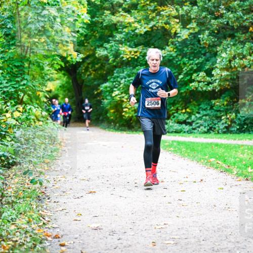 12.10.2025 - Bramfelder Halbmarathon 2025 Dr. Thomas Lammeyer http://msf.ph/oto/9355694 12.10.2025 10:54:32 Laufen 2506 meine-sportfotos.de