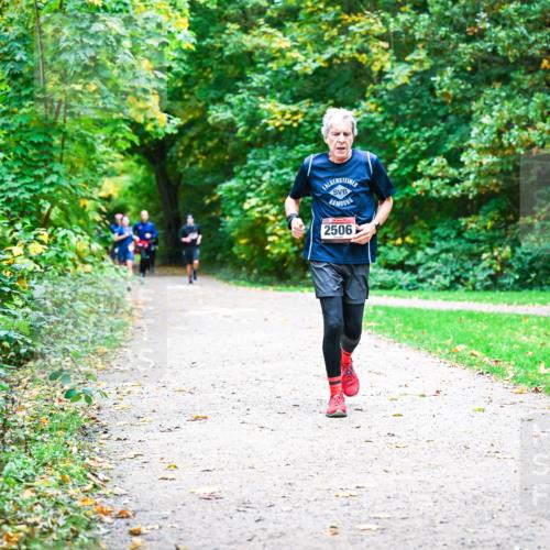 12.10.2025 - Bramfelder Halbmarathon 2025 Dr. Thomas Lammeyer http://msf.ph/oto/9355695 12.10.2025 10:54:32 Laufen 2506 meine-sportfotos.de