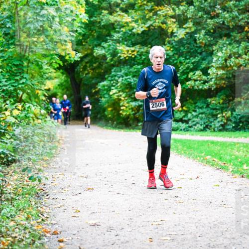 12.10.2025 - Bramfelder Halbmarathon 2025 Dr. Thomas Lammeyer http://msf.ph/oto/9355696 12.10.2025 10:54:32 Laufen 2506 meine-sportfotos.de