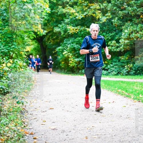 12.10.2025 - Bramfelder Halbmarathon 2025 Dr. Thomas Lammeyer http://msf.ph/oto/9355697 12.10.2025 10:54:32 Laufen 2506 meine-sportfotos.de