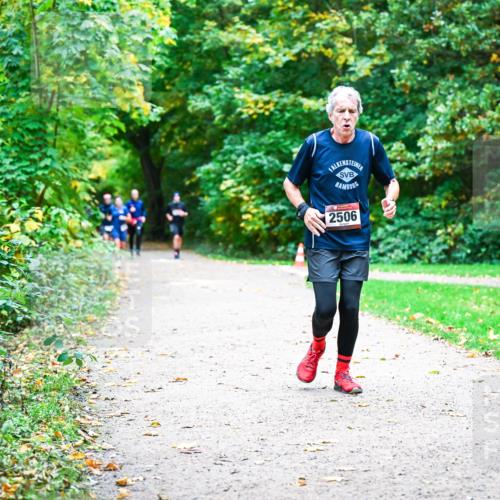 12.10.2025 - Bramfelder Halbmarathon 2025 Dr. Thomas Lammeyer http://msf.ph/oto/9355698 12.10.2025 10:54:32 Laufen 2506 meine-sportfotos.de