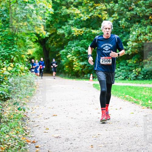 12.10.2025 - Bramfelder Halbmarathon 2025 Dr. Thomas Lammeyer http://msf.ph/oto/9355699 12.10.2025 10:54:33 Laufen 2506 meine-sportfotos.de