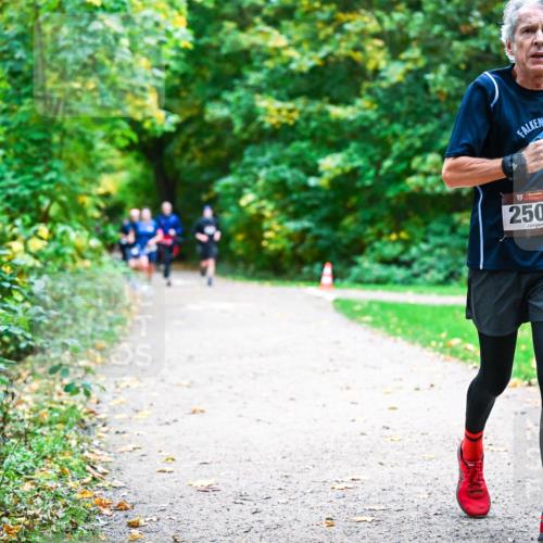 12.10.2025 - Bramfelder Halbmarathon 2025 Dr. Thomas Lammeyer http://msf.ph/oto/9355707 12.10.2025 10:54:34 Laufen 2506 meine-sportfotos.de