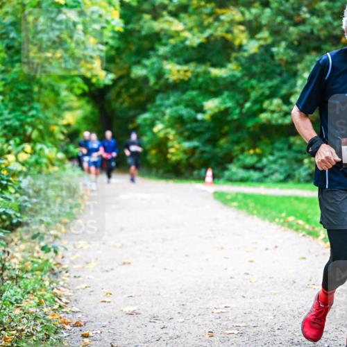 12.10.2025 - Bramfelder Halbmarathon 2025 Dr. Thomas Lammeyer http://msf.ph/oto/9355708 12.10.2025 10:54:34 Laufen 2506 meine-sportfotos.de