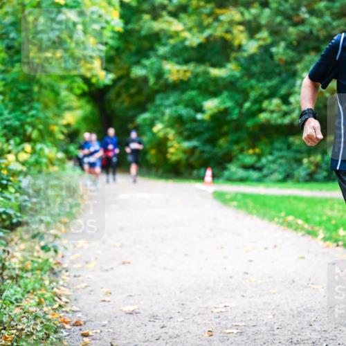 12.10.2025 - Bramfelder Halbmarathon 2025 Dr. Thomas Lammeyer http://msf.ph/oto/9355709 12.10.2025 10:54:34 Laufen 34, 2506 meine-sportfotos.de