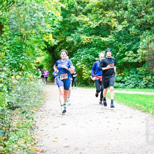 12.10.2025 - Bramfelder Halbmarathon 2025 Dr. Thomas Lammeyer http://msf.ph/oto/9355727 12.10.2025 10:54:40 Laufen 2457, 562 meine-sportfotos.de