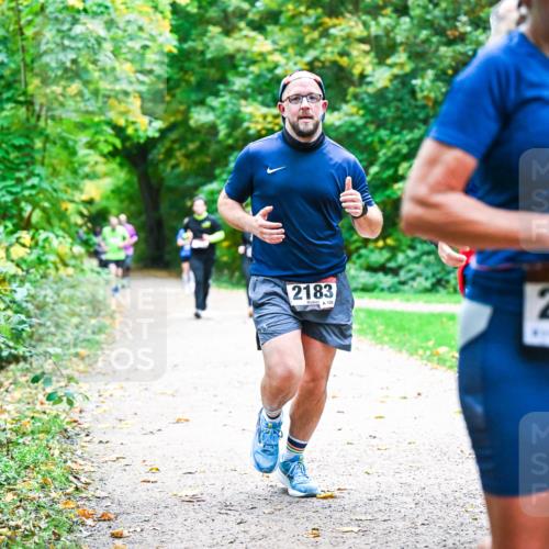 12.10.2025 - Bramfelder Halbmarathon 2025 Dr. Thomas Lammeyer http://msf.ph/oto/9355747 12.10.2025 10:54:43 Laufen 2183, 120, 2457 meine-sportfotos.de