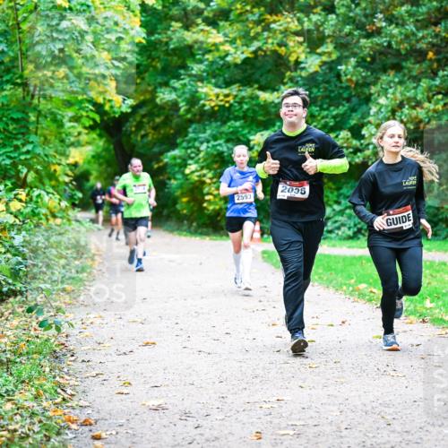 12.10.2025 - Bramfelder Halbmarathon 2025 Dr. Thomas Lammeyer http://msf.ph/oto/9355777 12.10.2025 10:54:48 Laufen 2593, 2038 meine-sportfotos.de