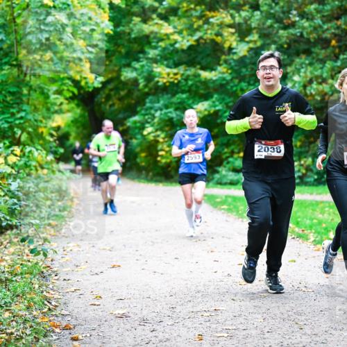 12.10.2025 - Bramfelder Halbmarathon 2025 Dr. Thomas Lammeyer http://msf.ph/oto/9355780 12.10.2025 10:54:49 Laufen 2593, 2038, 156 meine-sportfotos.de