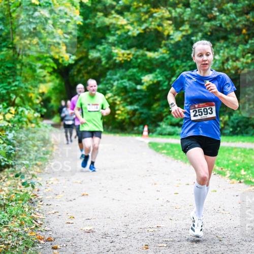 12.10.2025 - Bramfelder Halbmarathon 2025 Dr. Thomas Lammeyer http://msf.ph/oto/9355789 12.10.2025 10:54:50 Laufen 2593 meine-sportfotos.de