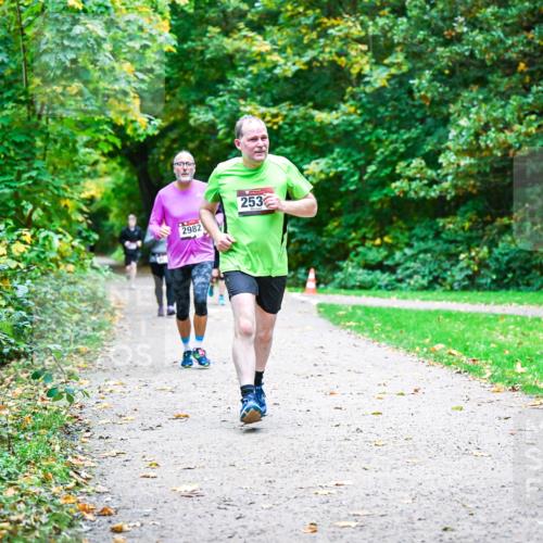 12.10.2025 - Bramfelder Halbmarathon 2025 Dr. Thomas Lammeyer http://msf.ph/oto/9355798 12.10.2025 10:54:52 Laufen 2982, 253 meine-sportfotos.de