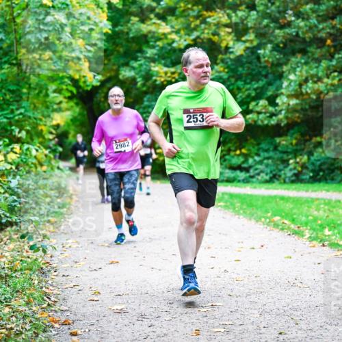 12.10.2025 - Bramfelder Halbmarathon 2025 Dr. Thomas Lammeyer http://msf.ph/oto/9355803 12.10.2025 10:54:53 Laufen 2982, 253 meine-sportfotos.de
