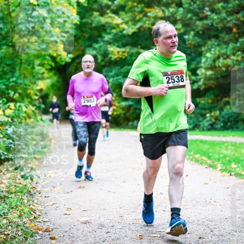 12.10.2025 - Bramfelder Halbmarathon 2025 Dr. Thomas Lammeyer http://msf.ph/oto/9355806 12.10.2025 10:54:53 Laufen 2982, 2538 meine-sportfotos.de
