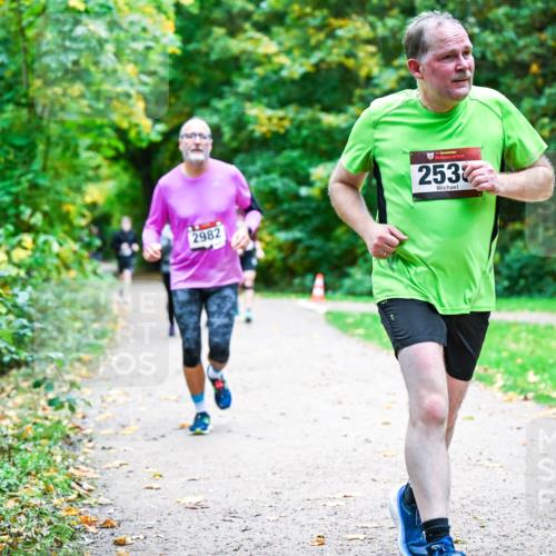 12.10.2025 - Bramfelder Halbmarathon 2025 Dr. Thomas Lammeyer http://msf.ph/oto/9355807 12.10.2025 10:54:53 Laufen 2982, 31, 253 meine-sportfotos.de