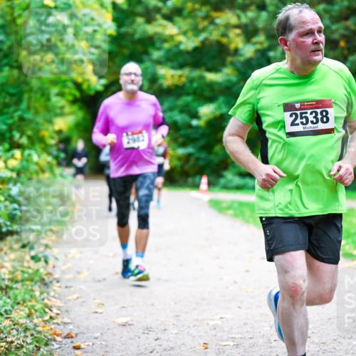 12.10.2025 - Bramfelder Halbmarathon 2025 Dr. Thomas Lammeyer http://msf.ph/oto/9355808 12.10.2025 10:54:53 Laufen 2538 meine-sportfotos.de