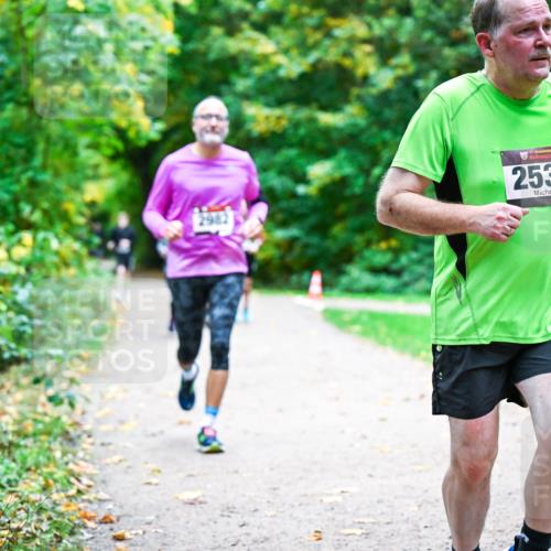 12.10.2025 - Bramfelder Halbmarathon 2025 Dr. Thomas Lammeyer http://msf.ph/oto/9355809 12.10.2025 10:54:54 Laufen 2538 meine-sportfotos.de