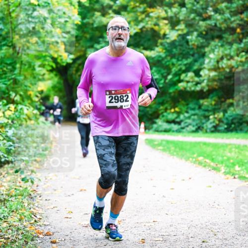 12.10.2025 - Bramfelder Halbmarathon 2025 Dr. Thomas Lammeyer http://msf.ph/oto/9355811 12.10.2025 10:54:54 Laufen 2982, 8127 meine-sportfotos.de