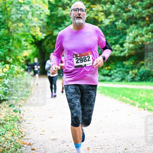 12.10.2025 - Bramfelder Halbmarathon 2025 Dr. Thomas Lammeyer http://msf.ph/oto/9355813 12.10.2025 10:54:55 Laufen 2982, 127 meine-sportfotos.de